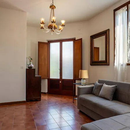 In Pieno Centro Dei Marmi