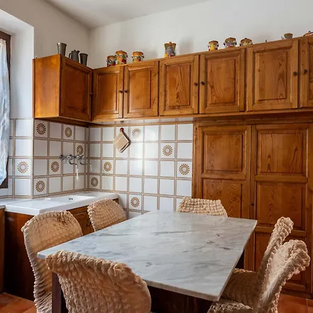 In Pieno Centro Dei Marmi Apartament *